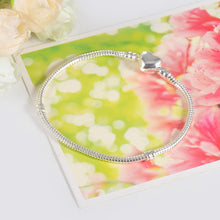 Load image into Gallery viewer, Romantic Heart-Shaped Charm Bracelet